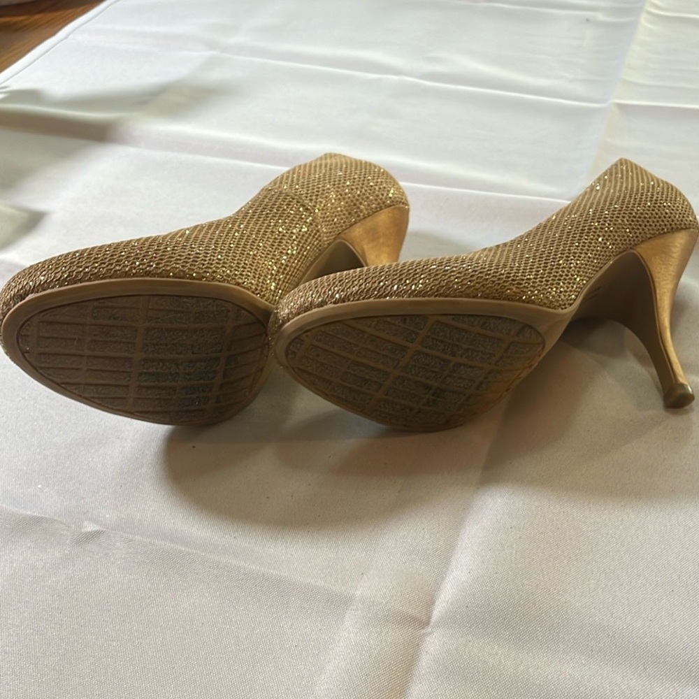 💕 3/$50 BUNDLE Chinese Laundry Honey Glitter Gold Nightlight Pump - Picture 12 of 17